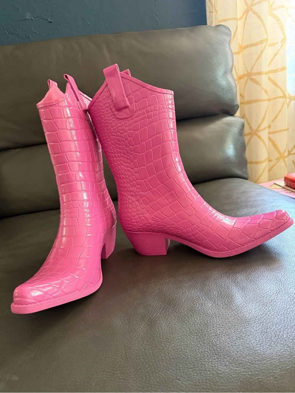 Women’s Pink Croc-Embossed Ankle Boots size 9